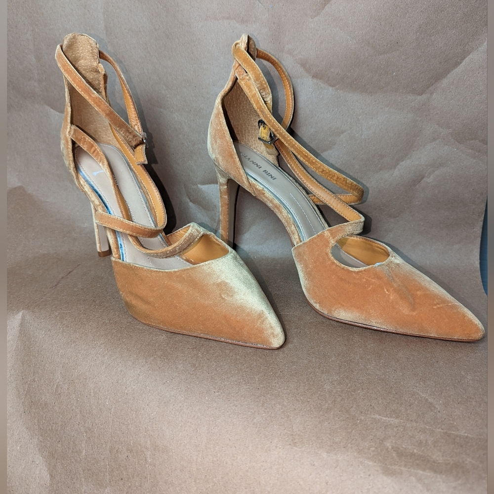 Gianni Bini Velvet Itzel Heels Tuscan Sun - Picture 3 of 11